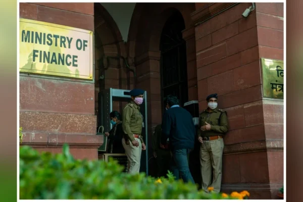 Finance Ministry asks PSBs to broaden credit focus amid tariff woes